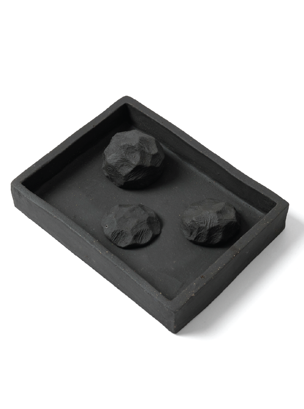 TENUA Ceramic Tray With Stones - TENUA - Modalova